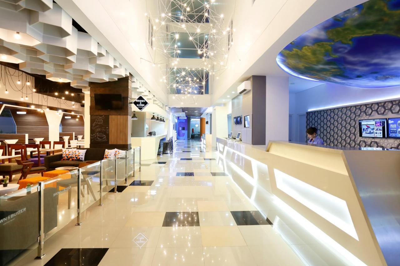 Berry Biz Hotel Sunset Road Семіньяк Екстер'єр фото